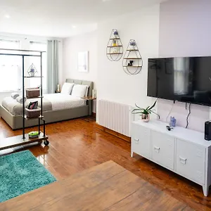 beautiful-flat-for-4-near-the-beach-and-central.bournemouth-hotels.org/
