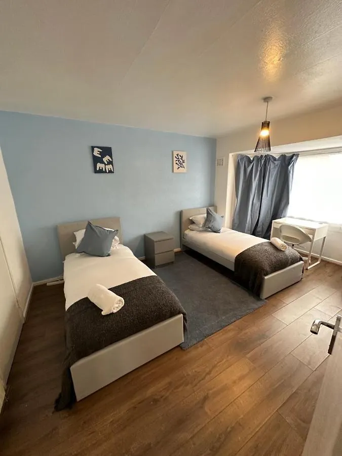 Lovely Spacious 3 Bedrooms House Birmingham