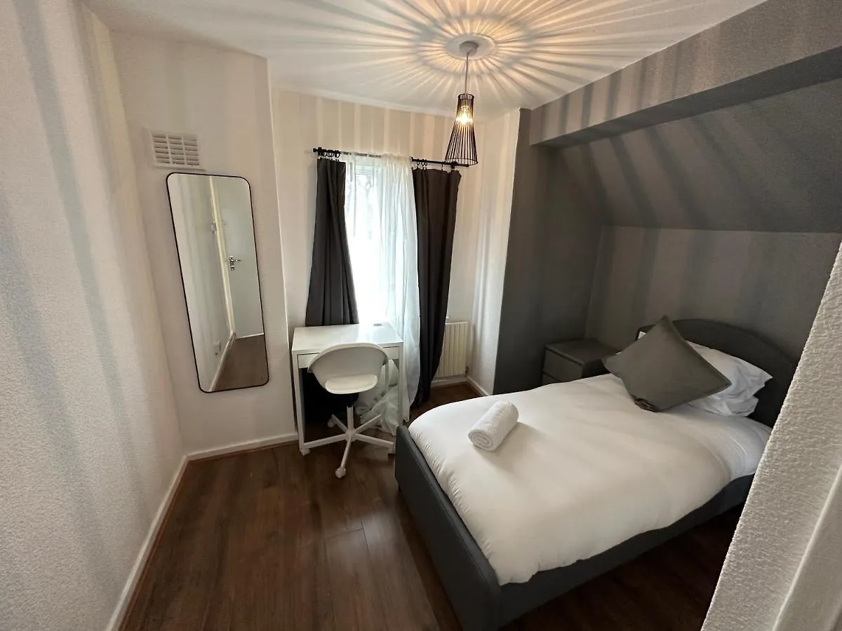 Holiday home Lovely Spacious 3 Bedrooms House Birmingham United Kingdom