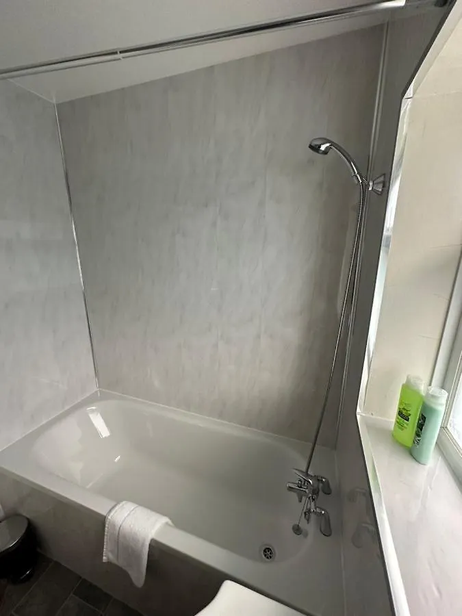 Lovely Spacious 3 Bedrooms House Birmingham